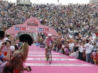 2025足球顶级联赛激烈角逐持续升温，强势球队展现实力