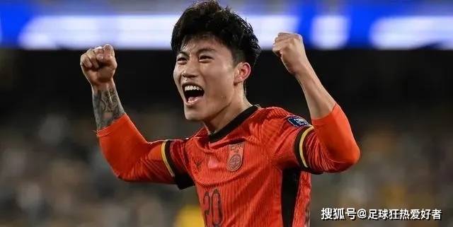 中国足球比赛火爆热播，球员表现逐渐成熟