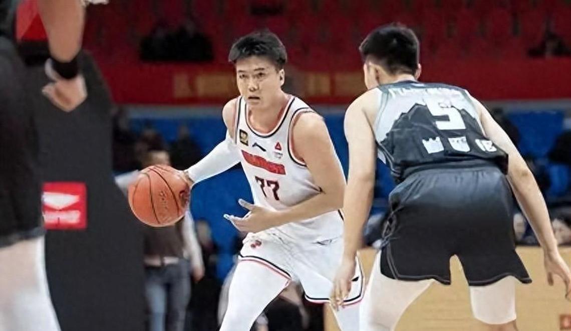 广东男篮再次获得胜利，稳坐第一
